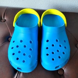 CROCS Blue with Yellow Band Men's  size 8 and Women's size 10